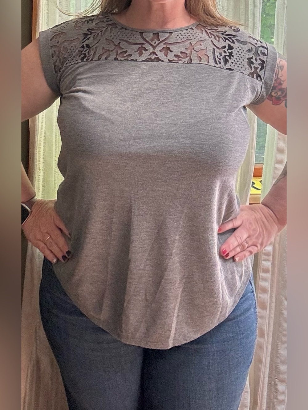 Ava & Viv Gray Lace Yoke Cap Sleeve Top